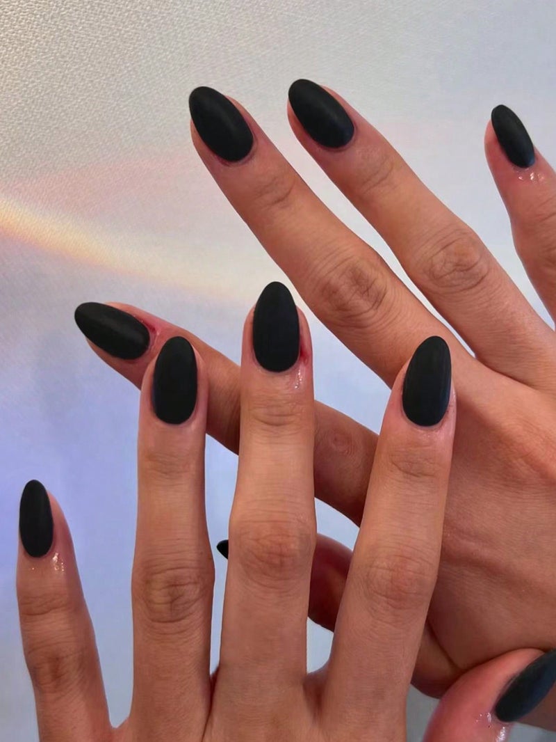 اظافر تركيب قصيرة بشكل لوزي باللون الأسود المطفي - طقم اظافر تركيب 24 قطعة مع مبرد - Image 1